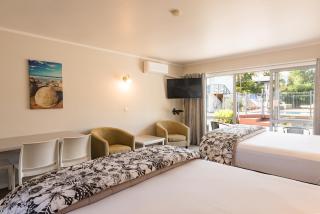 Averill Court Motel - 1