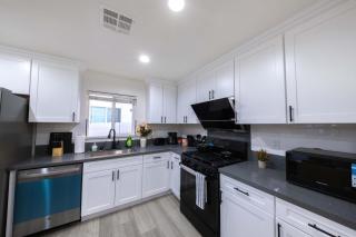 Modern Private Room W Unattached Private Bathroom in Shared Home Walk to USC - 4