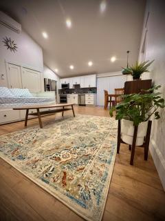 The Grove - A Family Friendly Modern Studio in Portland-Beaverton-Hillsboro - 0