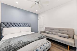 L.A. Style in Upper Duplex + USC + Exposition Park - 0