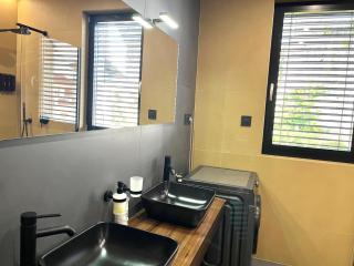 Aparthotel Villa V with breakfast and free parking - 9