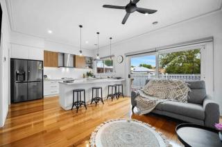 Stylish Soldiers Hill Retreat - 0