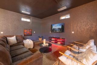 Peak Pursuit Jacuzzi, Sauna, Game Room, Renovated - 1