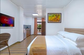 North Victoria Sports and Leisure Inn - 8