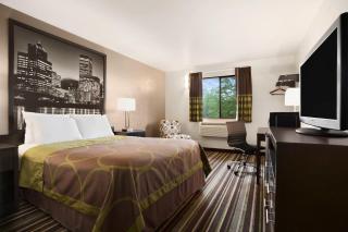 Super 8 by Wyndham Portland Airport - 4