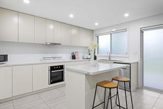Sleek & Comfortable Ensuite Double Room at Revesby with Shared Kitchen - 2