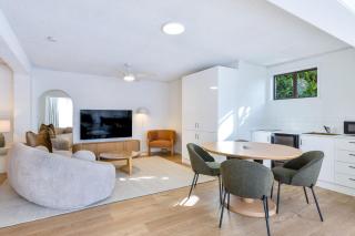 Stylish Burleigh Studio Haven by Housemark Escapes - 6