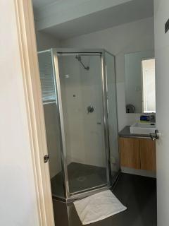 Double Bed Room with Ensuite Bath-Peaceful location - 7