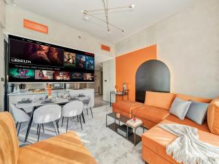 Binghatti Canal 2 Bedroom Suite with Burj Khalifa View, Spacious Balcony, and Infinity Pool - 4