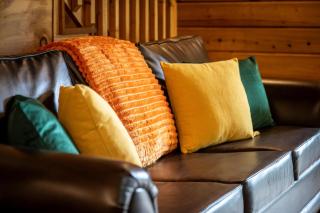 Emerald Bear - Fall Getaway - Hot Tub, Views and Game Loft - 3