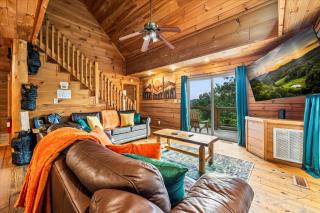 Emerald Bear - Fall Getaway - Hot Tub, Views and Game Loft - 4
