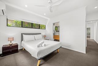 Peaceful 3BR 2BA with Parking Near Airport and CBD - 8