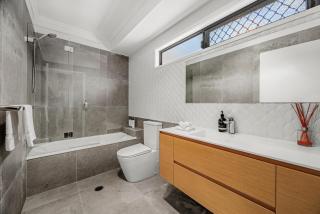 Peaceful 3BR 2BA with Parking Near Airport and CBD - 4
