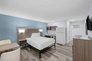 Suburban Studios Newport News - Hampton - 8