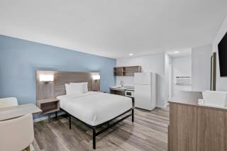 Suburban Studios Newport News - Hampton - 9