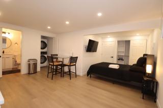 Studio near Downtown, Airport, stadiums, light rail, train - 2