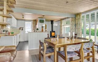 Perfect Setting For A Family Holiday By Sea - 3