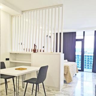 Bright Studio 1817 Near Sea with Balcony Wifi & Kitchen - 0