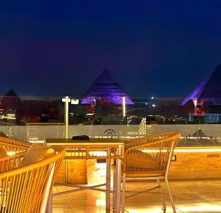 GOLDEN PYRAMiDS TEMPLE ViEW HOTEL all king rooms with jacuzzi & pyramids view - 9
