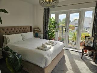 Stylish 1BD Flat with Parking Hackbridge - 8