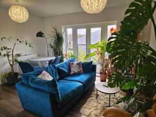 Stylish 1BD Flat with Parking Hackbridge - 0