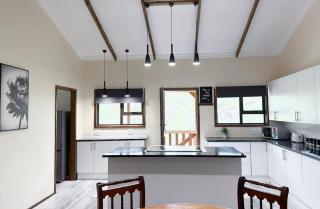 Vulture Suite Hippo Waterfront Lodge - 4