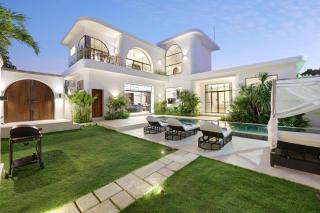 Grand Architecture, LUXE 3BR Villa, Private Pool, Family! Canggu - 0