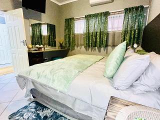 The Hideaway Guesthouse - 3