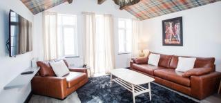 Coach House - 4