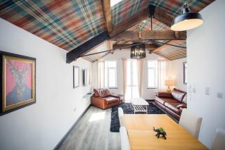 Coach House - 6