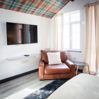 Coach House - 5
