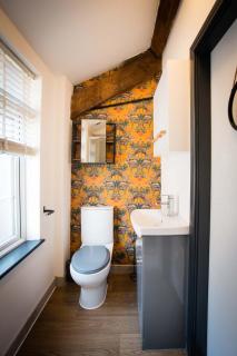 Balmoral Lodge, King Size Apartment by The Hive WA1 - 6