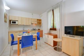 Budget Village Apartments - Porto Letizia - 1