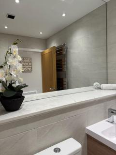 Newly renovated 1BD City centre escape - 7