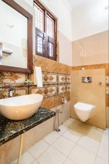 Stylish & Cozy Retreat With Jacuzzi - 8