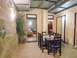 Traditional Maltese Apartment - 5 mins walk to Valletta - 9