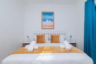 Azure Work-Friendly Coastal Stay with Views - 3