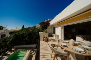 Cave-style house, a unique experience in Artola, Marbella, with golden touches and a heated pool - 4