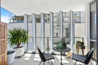 Poolside at 28 Luxe Newstead Apartment Work-Relax-Play - 9