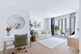 Poolside at 28 Luxe Newstead Apartment Work-Relax-Play - Brisbane - 7