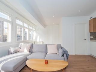 Gran Vía 47 by YBH - 5