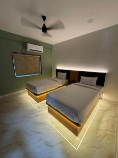 The #7 Story Hotel - 6