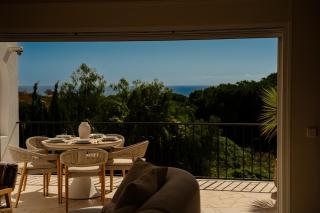 Cave-style house, a unique experience in Artola, Marbella, with golden touches and a heated pool - 8
