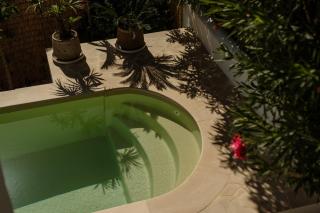 Cave-style house, a unique experience in Artola, Marbella, with golden touches and a heated pool - 3