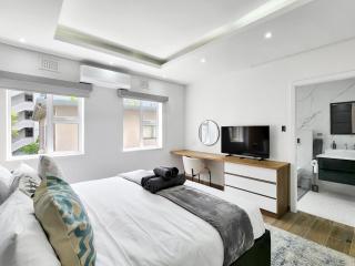 Sea Point Escape Modern 2 Bedroom AC - 7