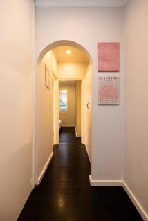 Ocean Breeze Stay 2BR in Mosman, Walk to the beach - 3