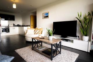 Bright Modern Apartment With Balcony - 7