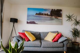 Peaceful 2-Bed Apartment with Balcony View - Close to Gloucester Road - 2