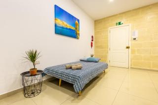 Stylish Central Apartment Near University & a Few Minutes to the Promenade by QuickTrips - 4