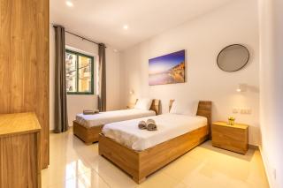 Stylish Central Apartment Near University & a Few Minutes to the Promenade by QuickTrips - 7